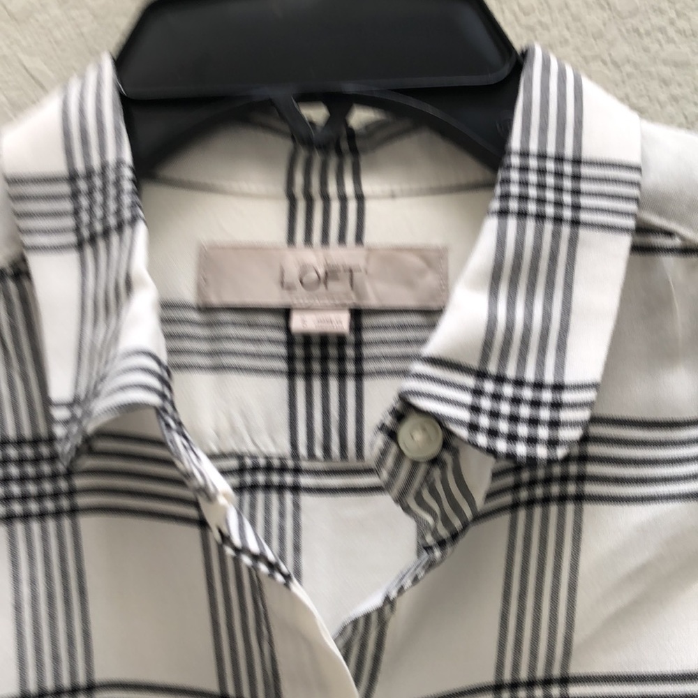 Loft | black and white plaid button down shirt - Picture 5 of 13